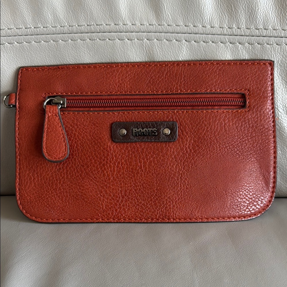 Roots Women's Leather Wallet Bag